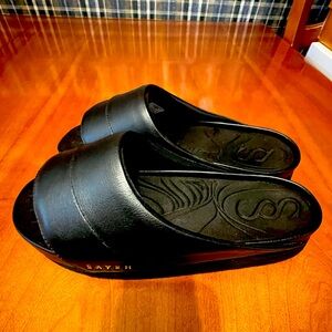 Women’s sz 8 Saysh Black Slide